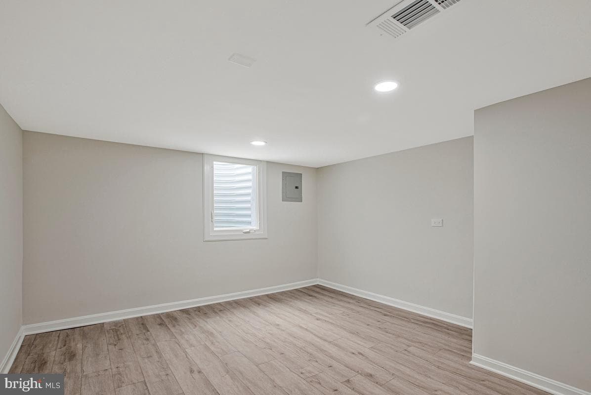 906 Hammonds Lane photo 29