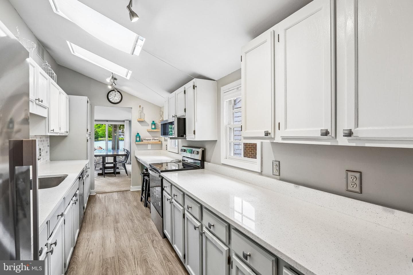 275 Gibson Road photo 16