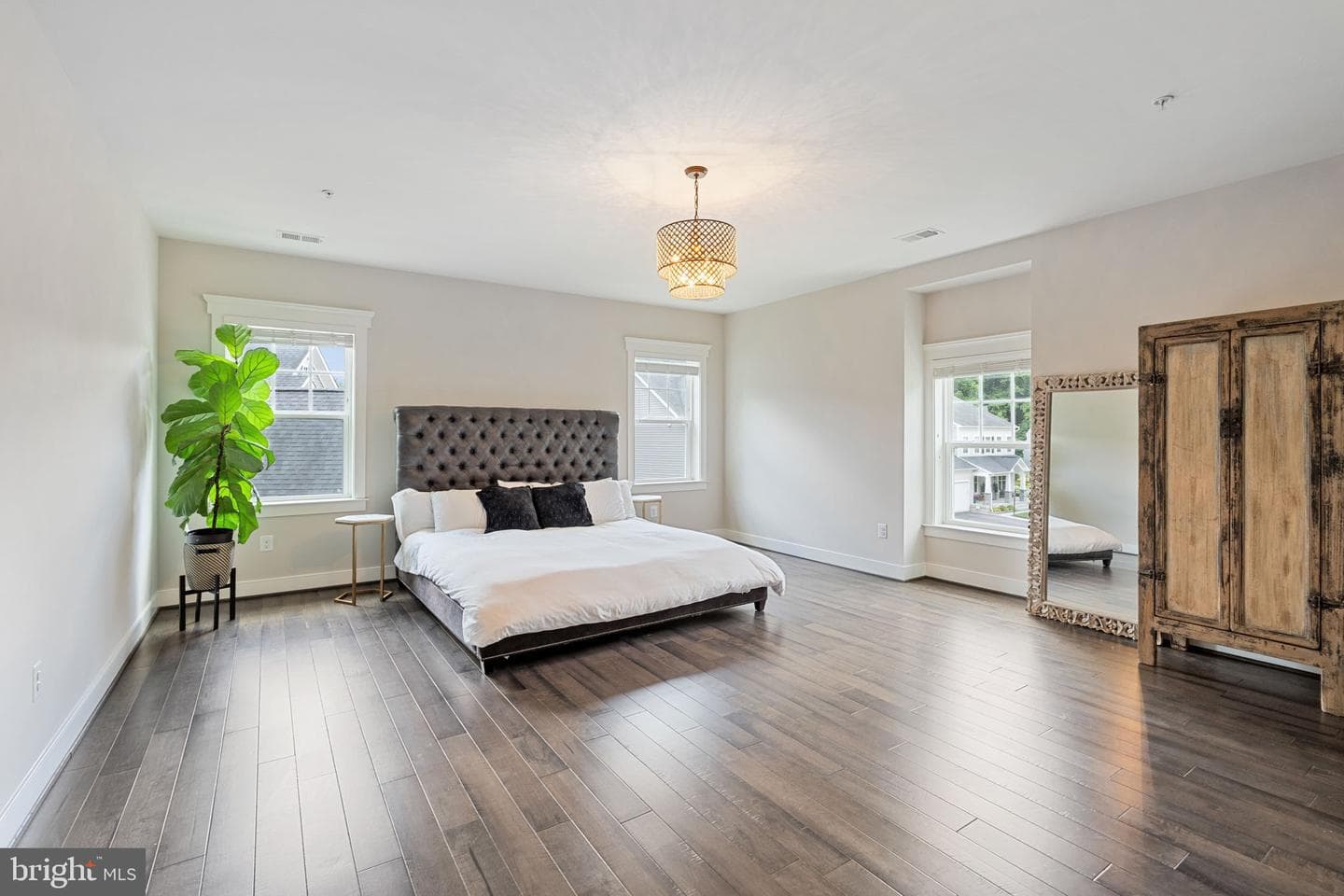 2019 Basil Hall Court photo 46