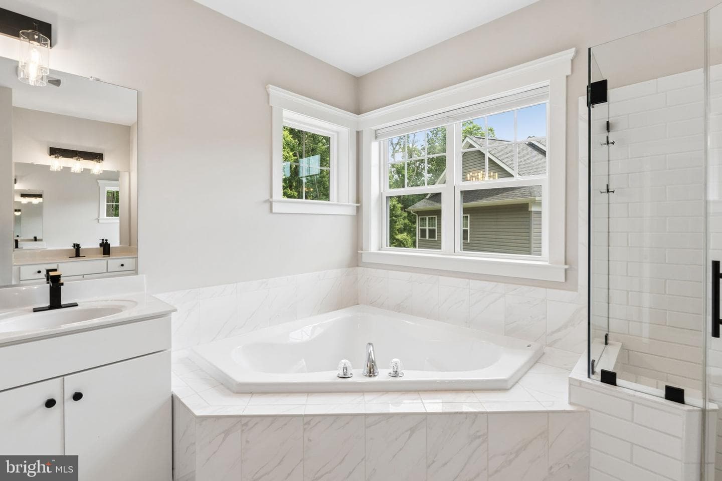 2019 Basil Hall Court photo 52
