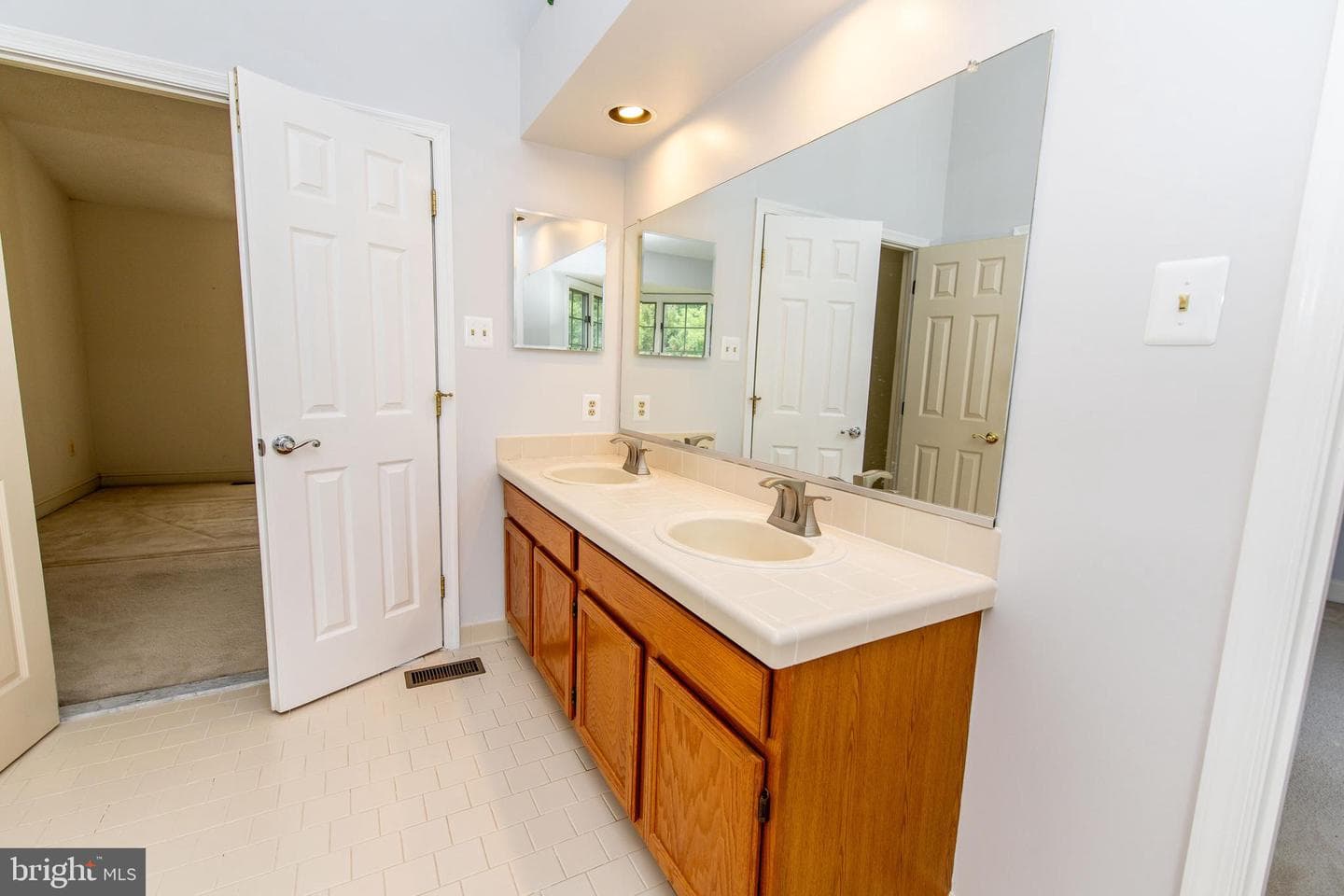 734 Thornwood Drive photo 22