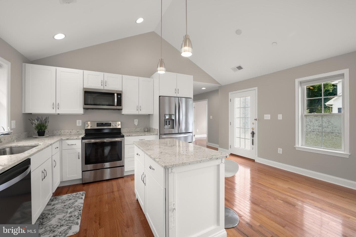 5222 Spring Avenue photo 9