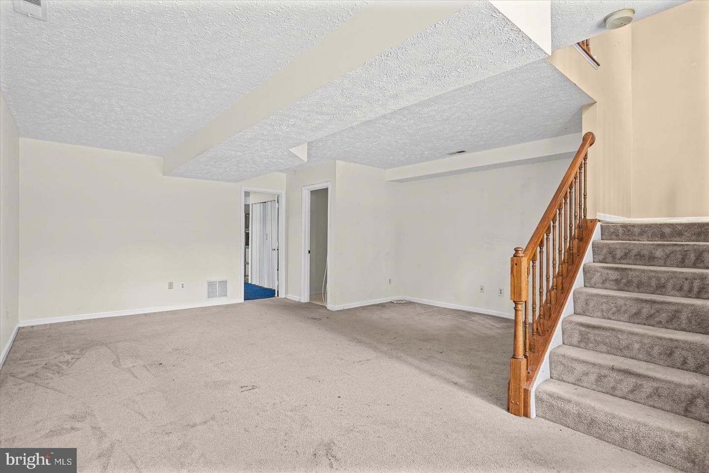 560 Elizabeth Lane photo 17