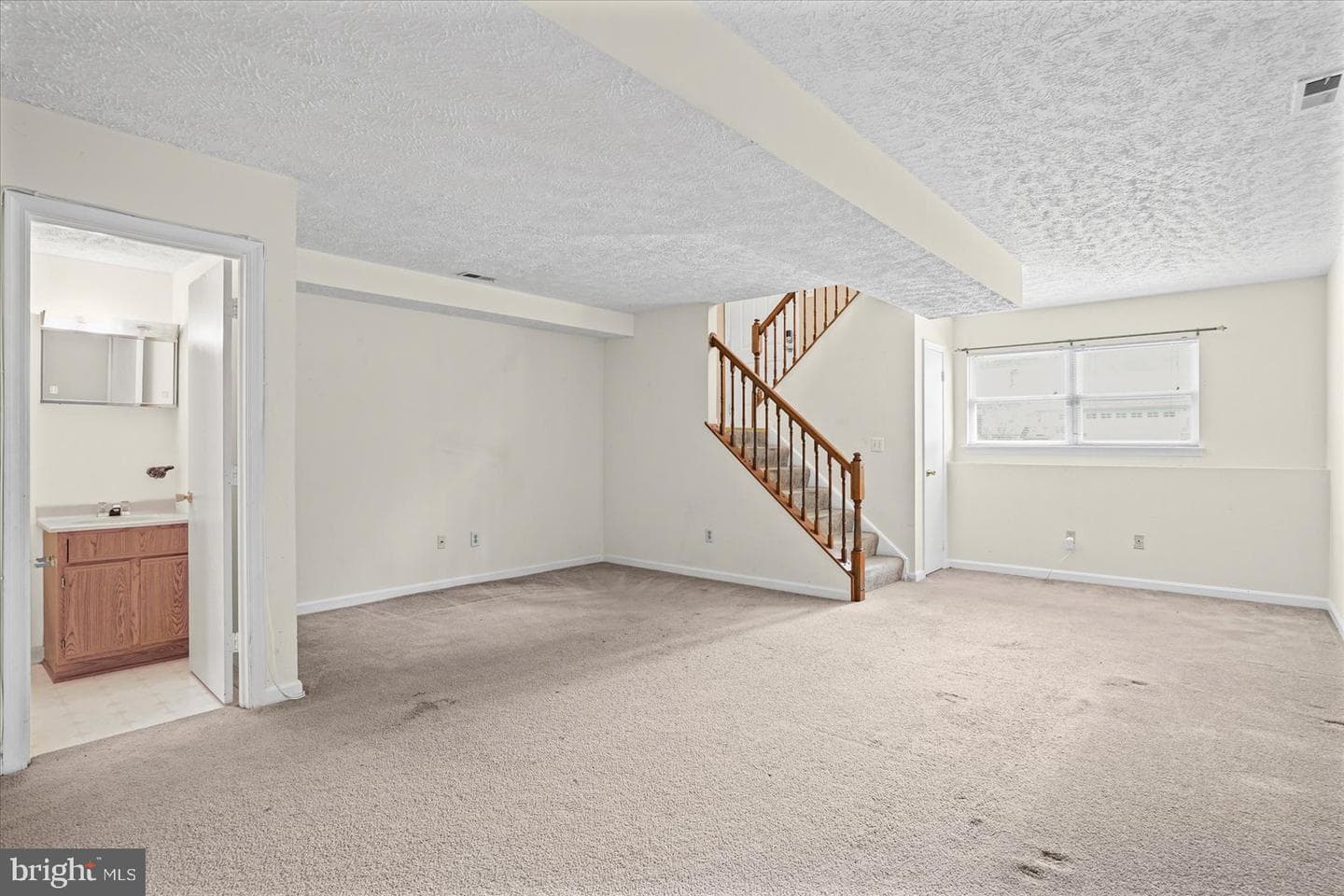 560 Elizabeth Lane photo 18