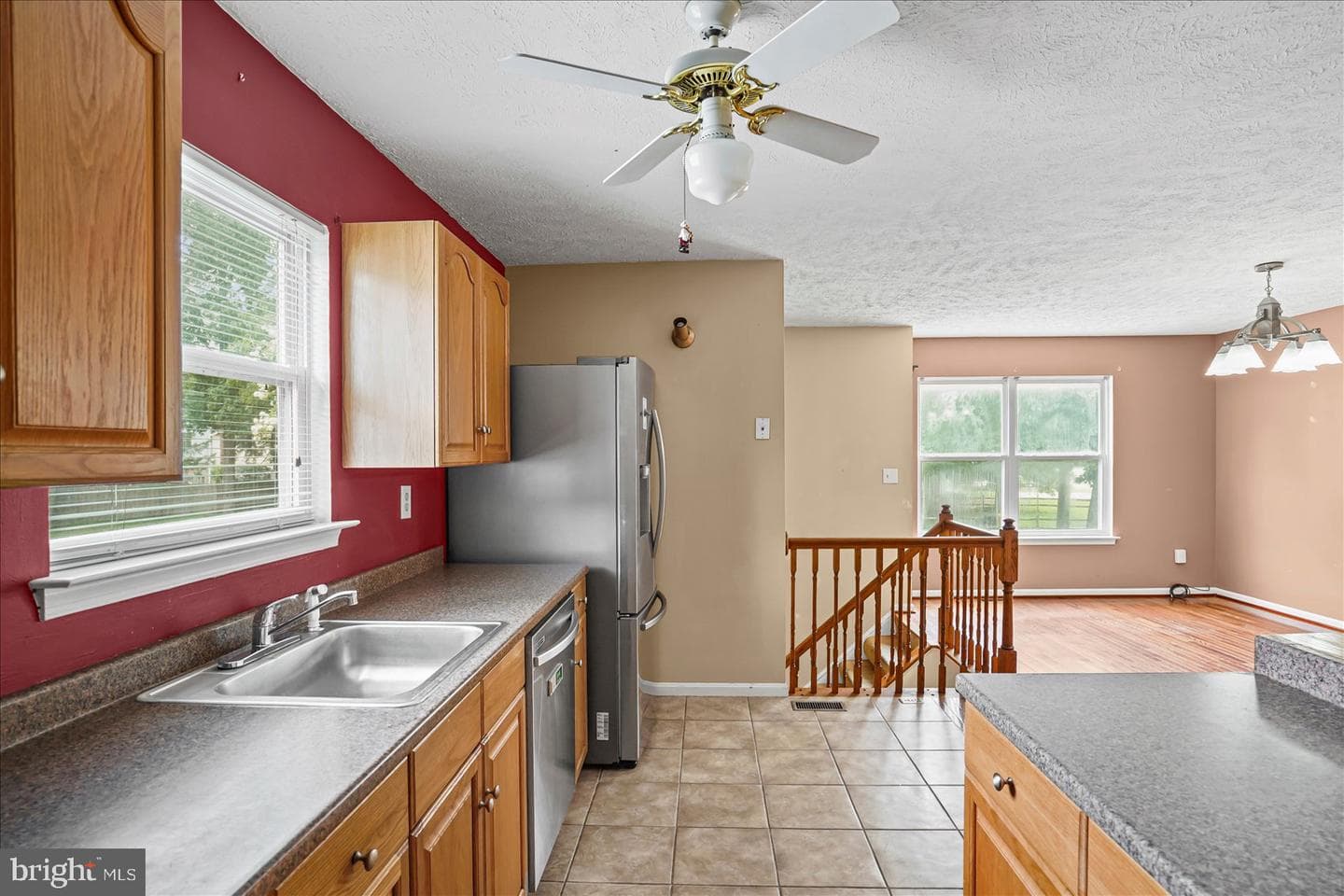 560 Elizabeth Lane photo 5