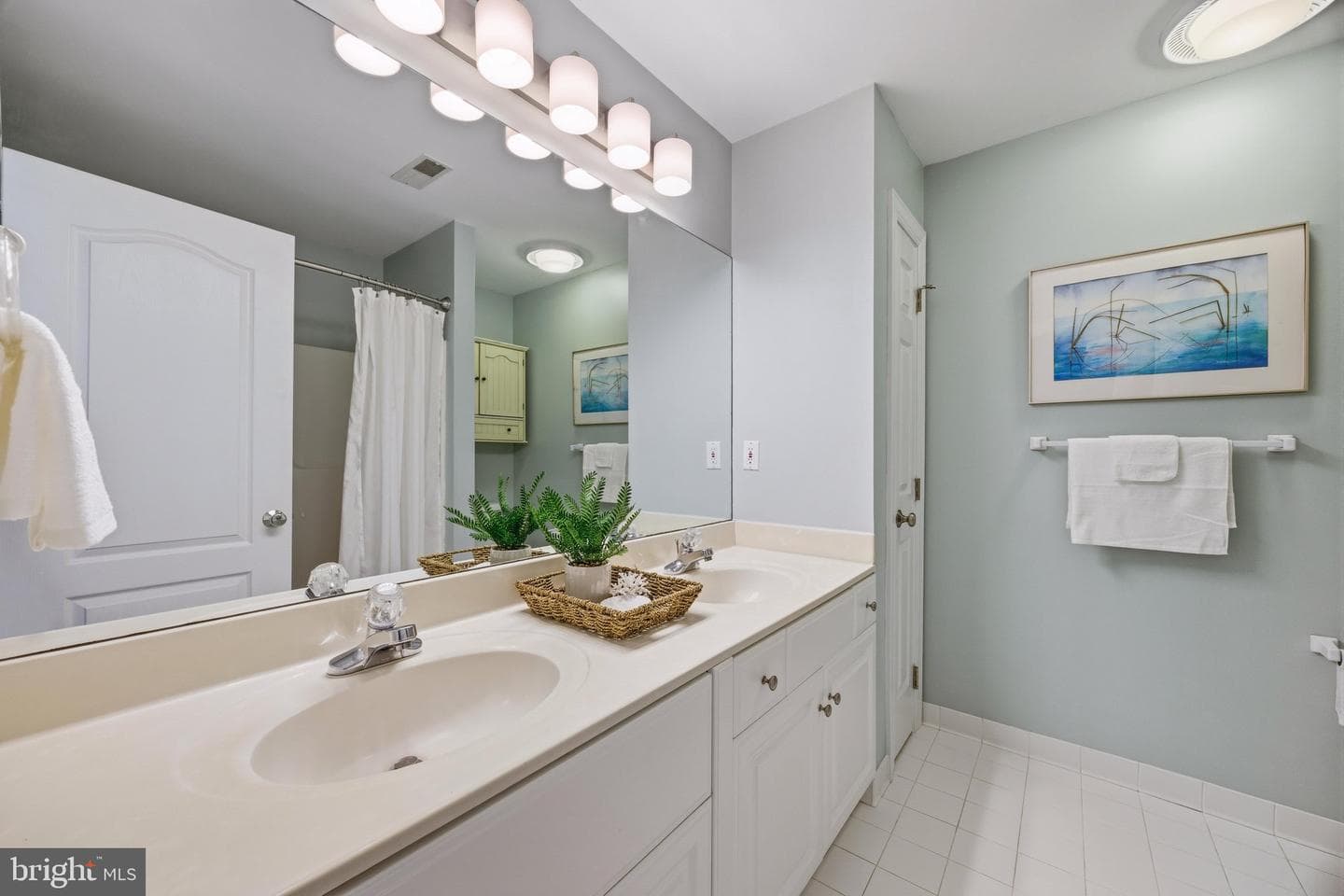 1135 Goldfinch Lane photo 36