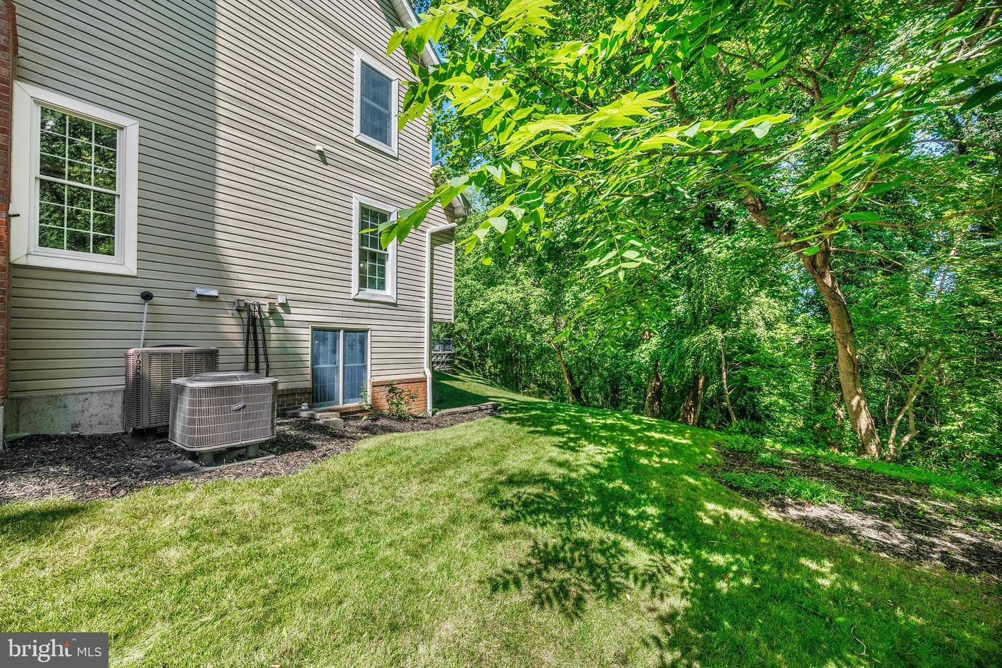 1135 Goldfinch Lane photo 73