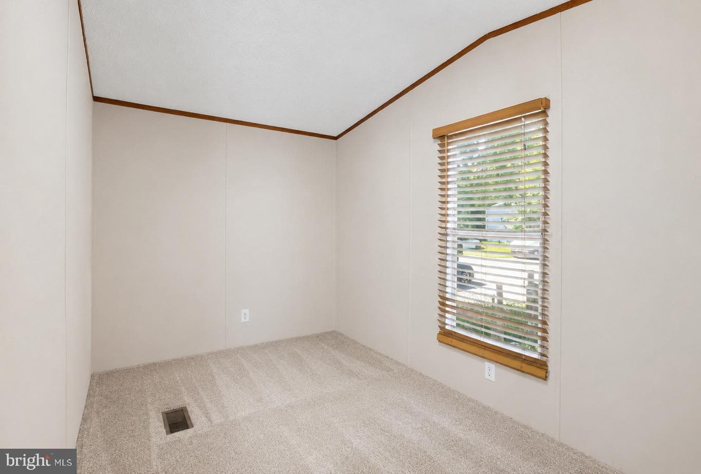 996 Margarita Street photo 17