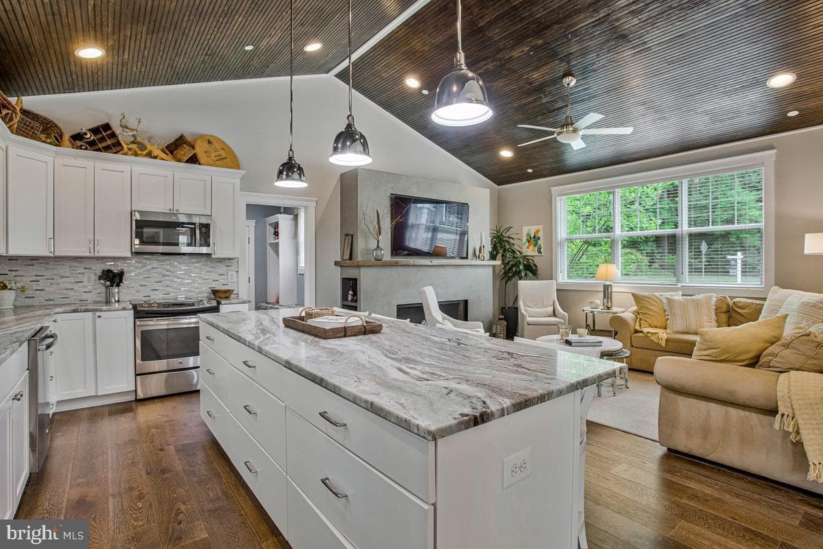 2978 Valley View Road photo 16