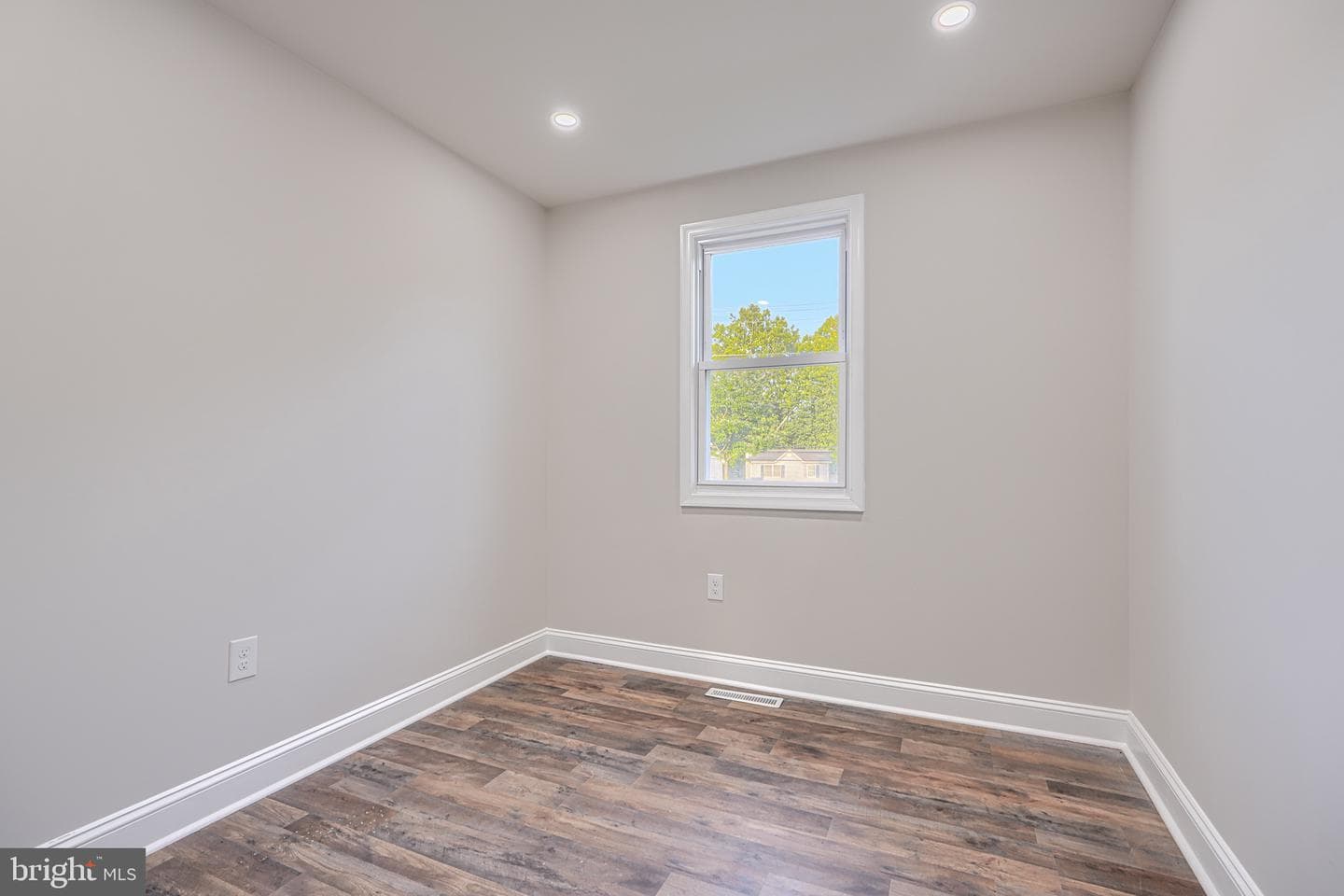 7518 Harmans Rd photo 14
