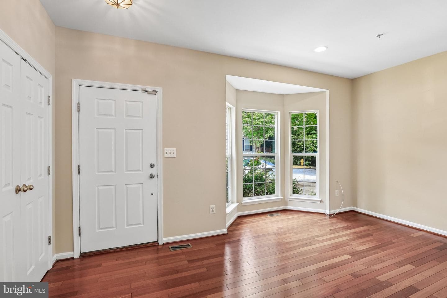 3131 Galaxy Way photo 4