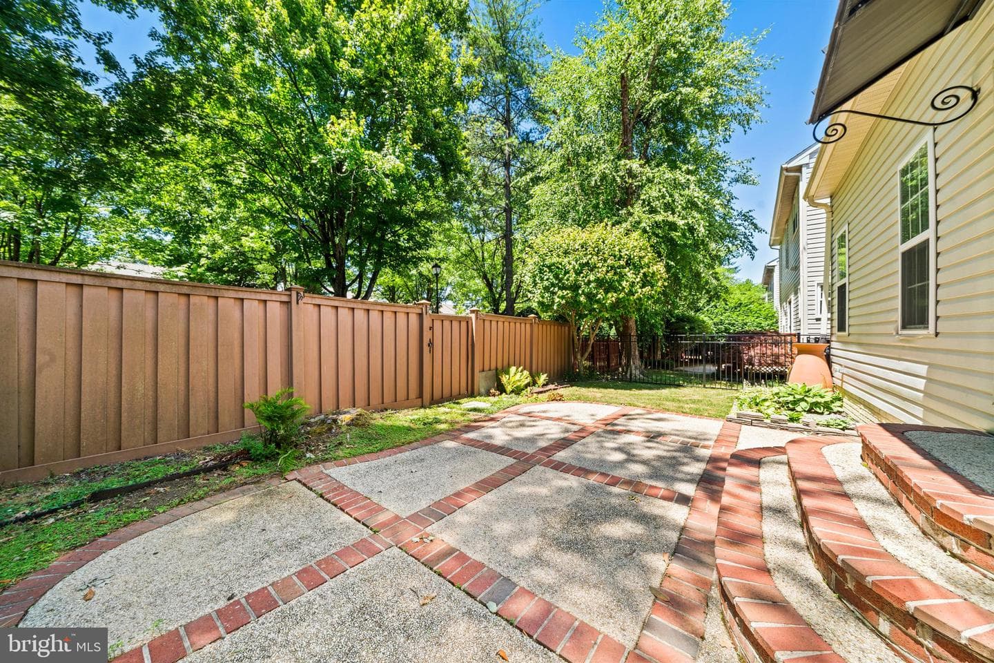 1502 Avennel Way photo 40