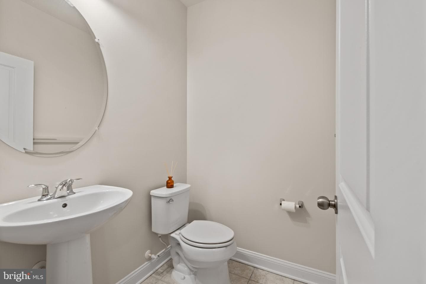 709 Skippers Lane photo 20