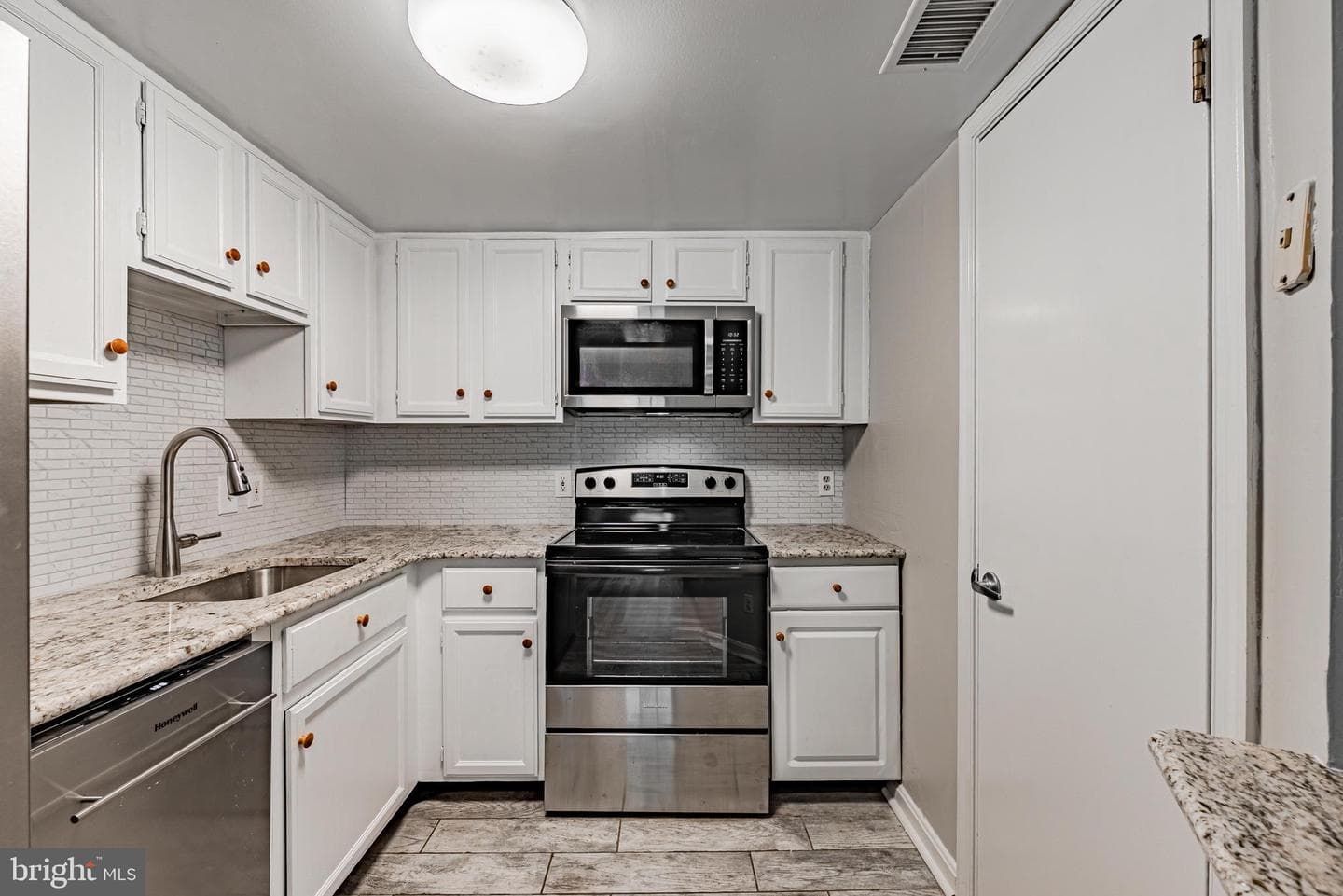 602 Newbridge Court #602 photo 14