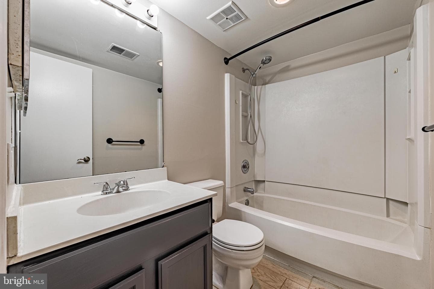 602 Newbridge Court #602 photo 19