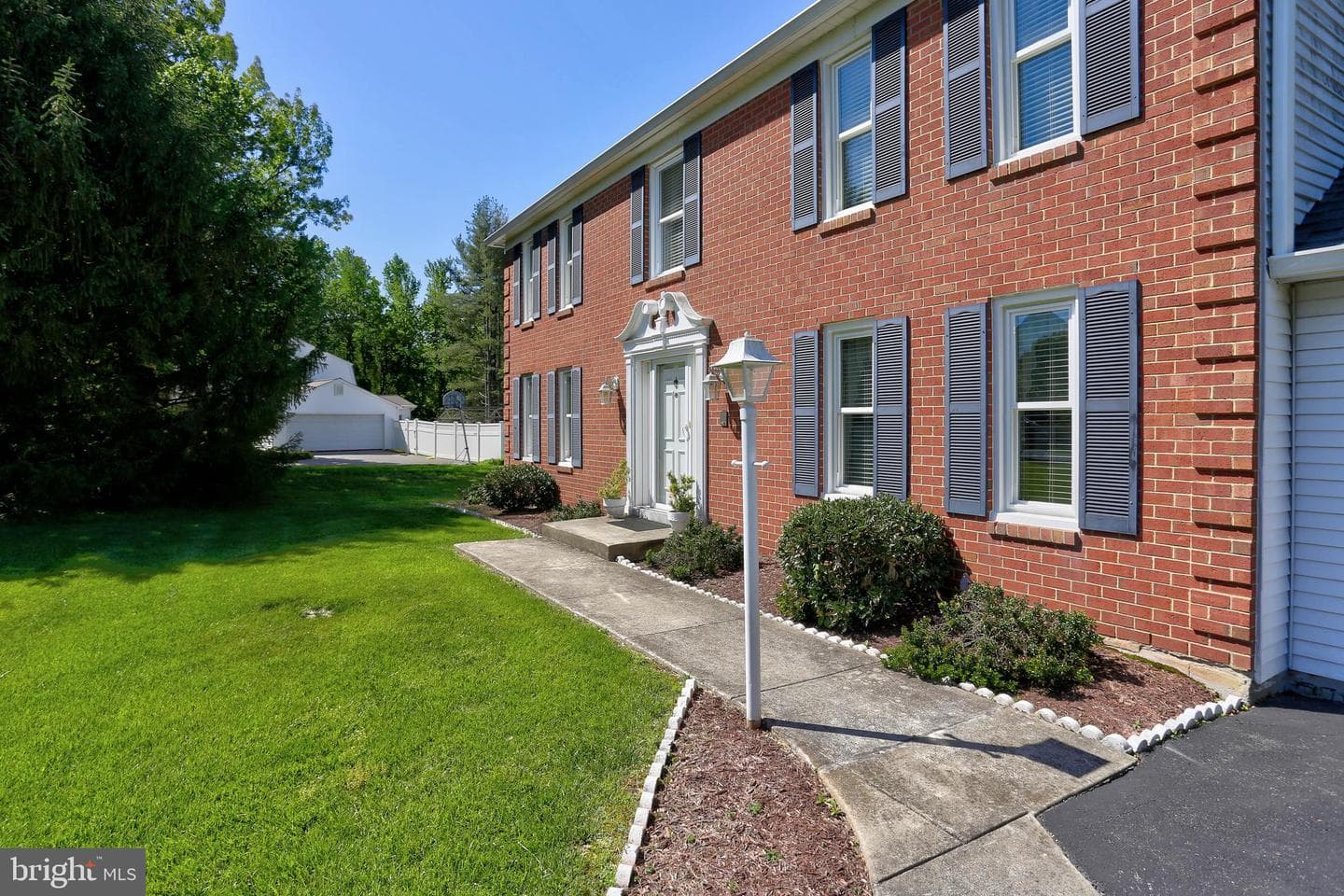 1116 Rutlandview Drive photo 3