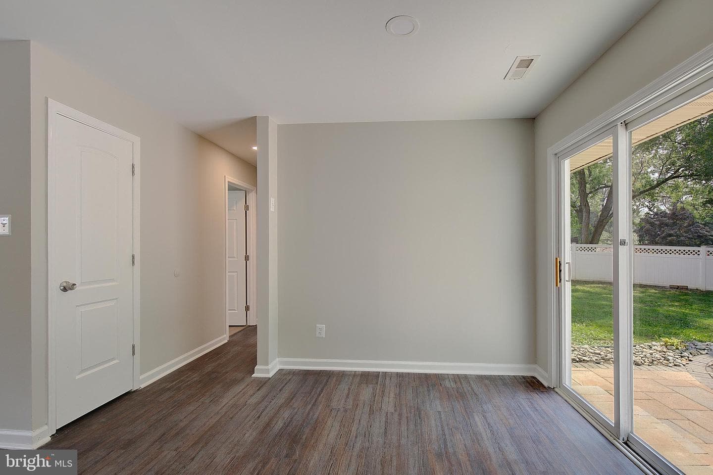 516 Queen Anne Avenue photo 13