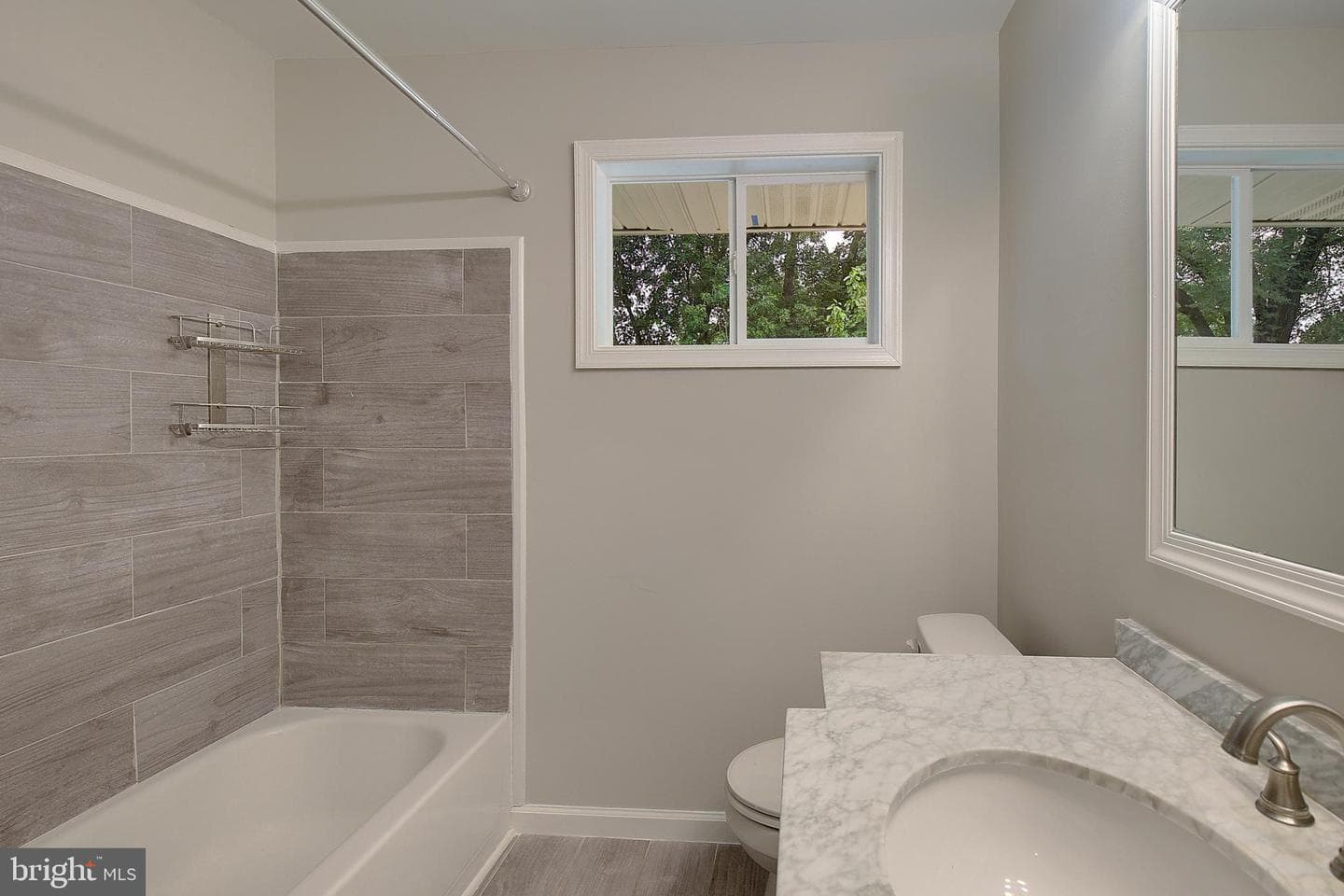 516 Queen Anne Avenue photo 34