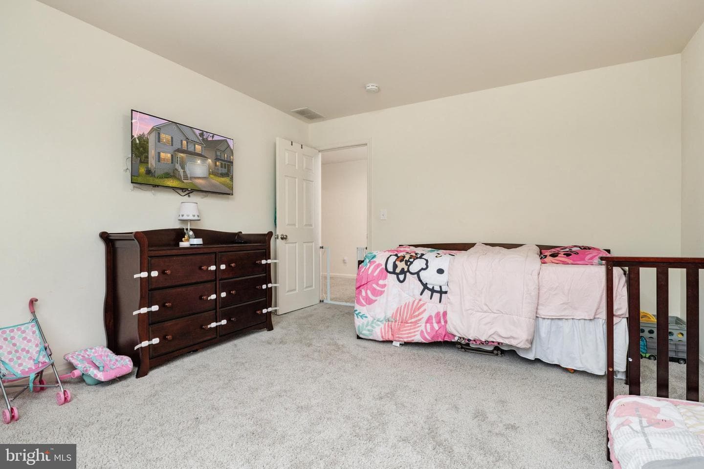 99 Pineview Avenue photo 24