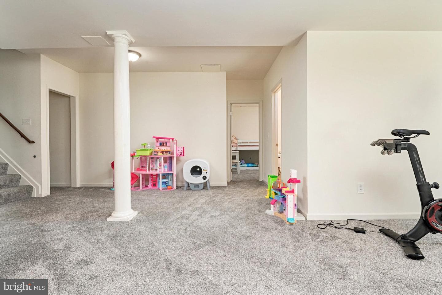 99 Pineview Avenue photo 30