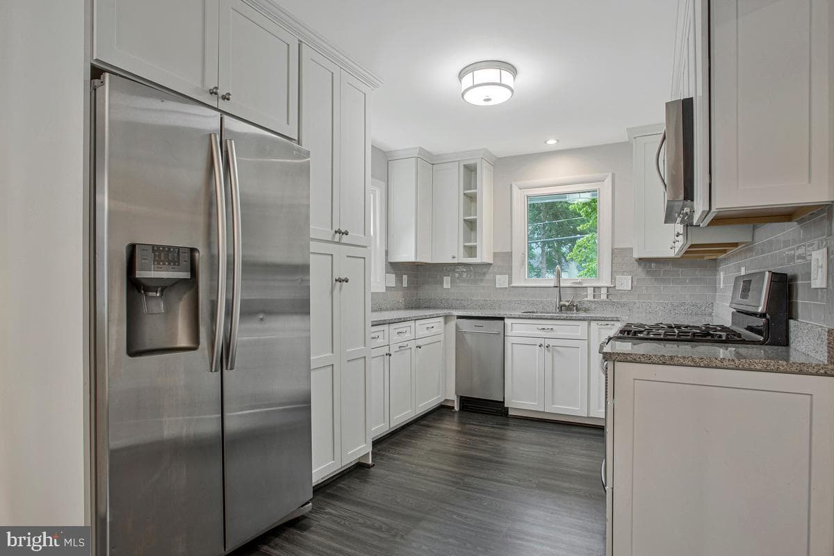 454 Manor Road photo 11
