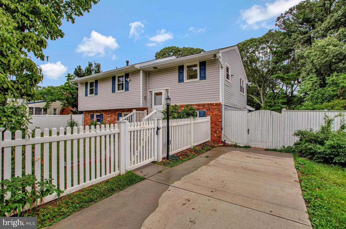 454 Manor Road photo 3