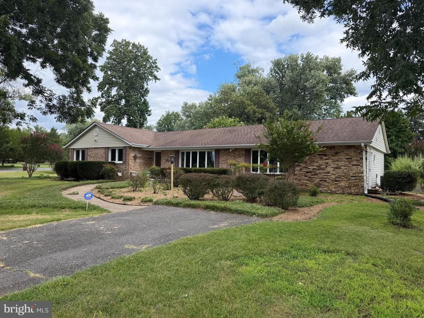 1805 William Road photo 1