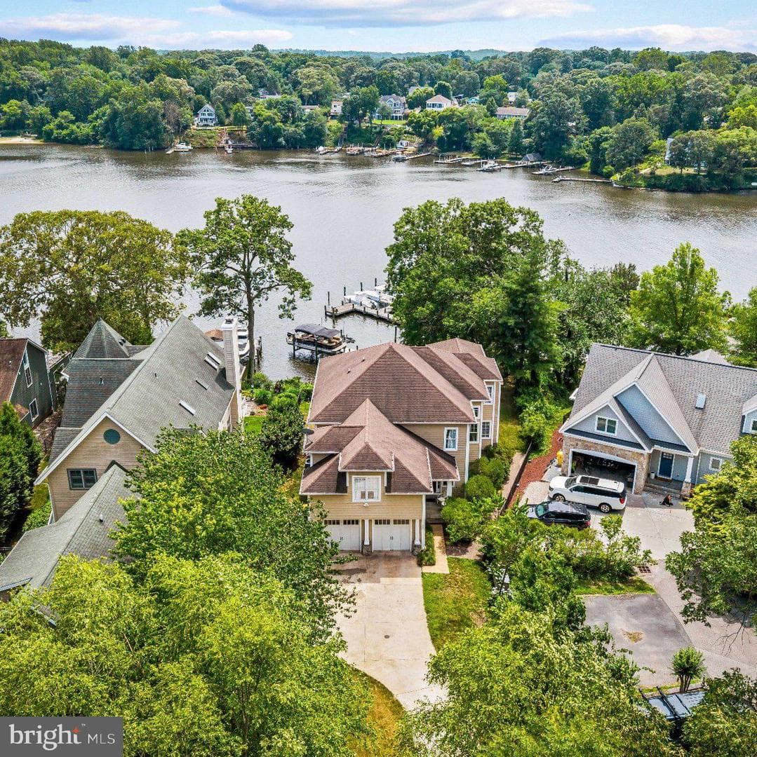 639 Honeysuckle Lane