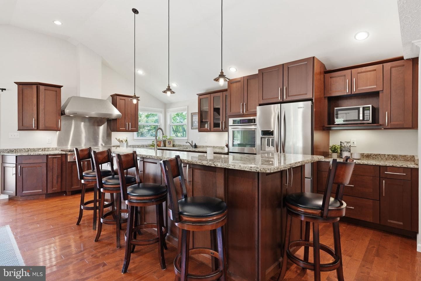 490 Eleanor Lane photo 6