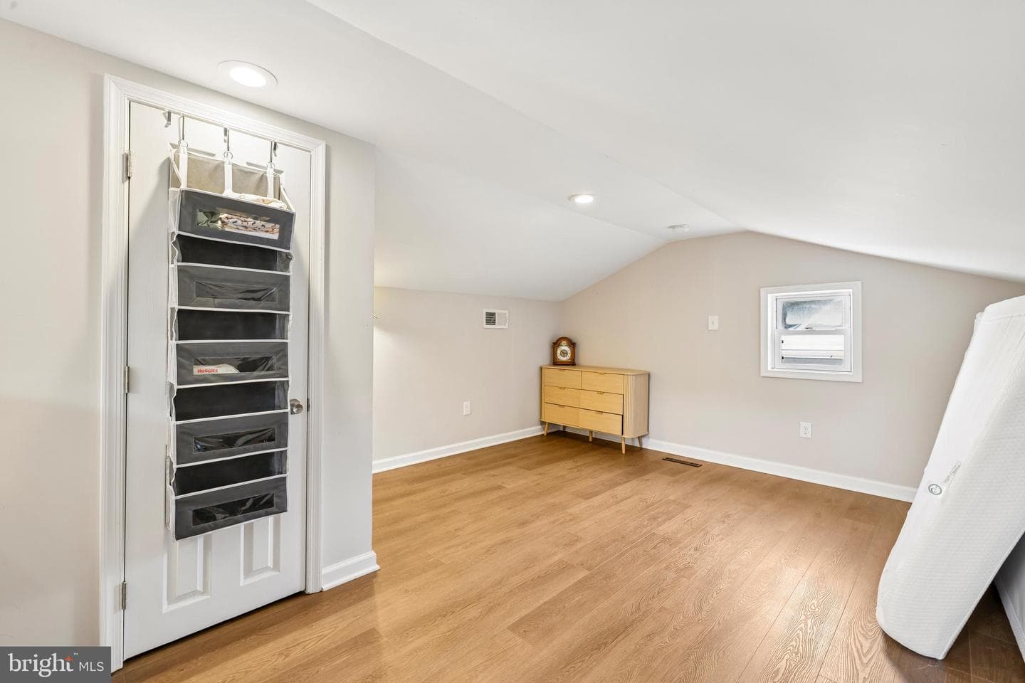 335 Beach Avenue photo 24