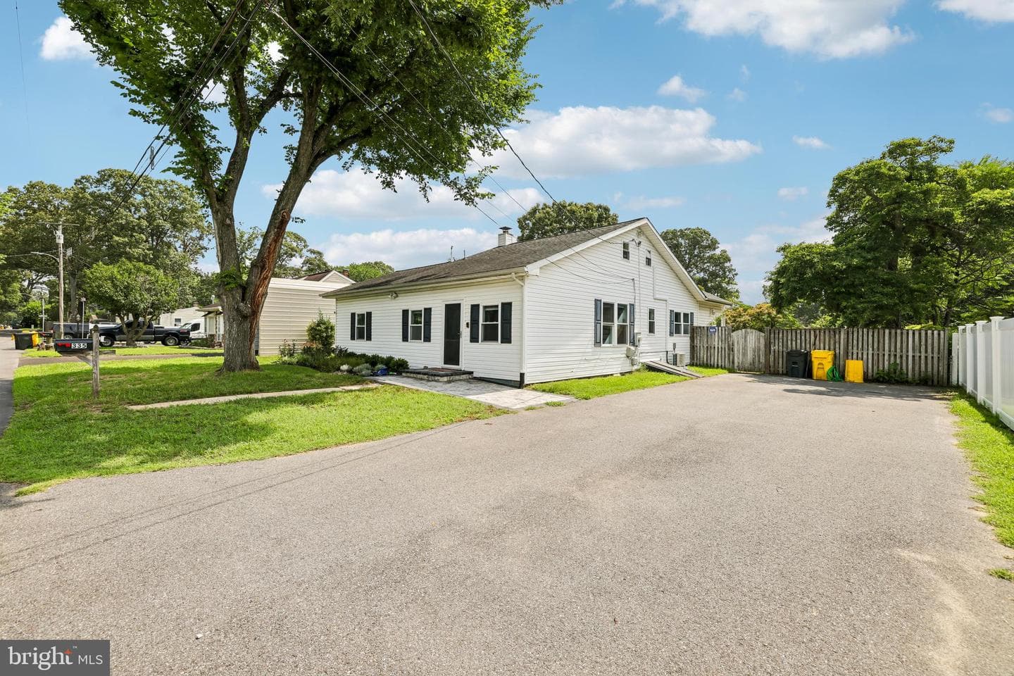 335 Beach Avenue photo 7