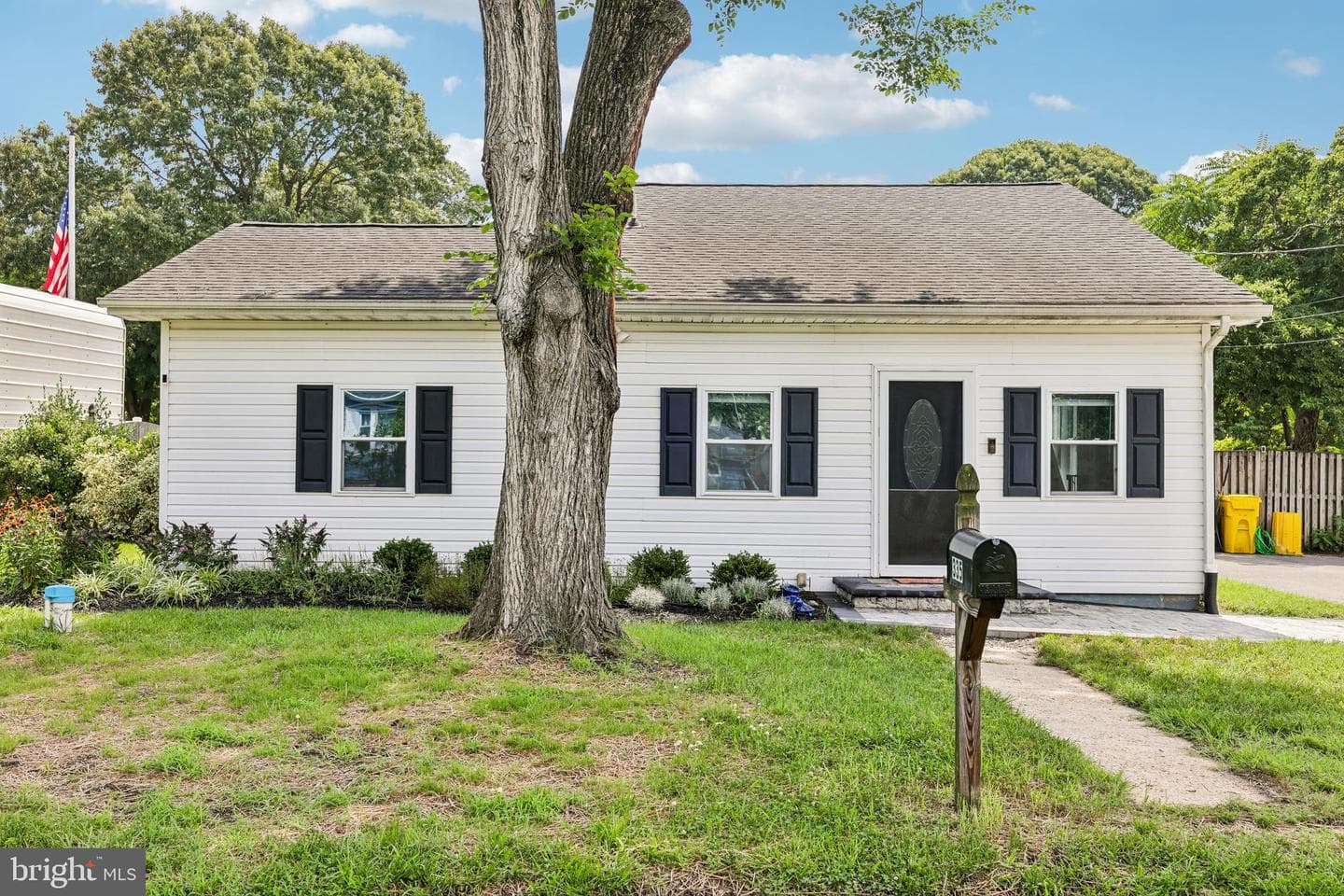 335 Beach Avenue photo 8