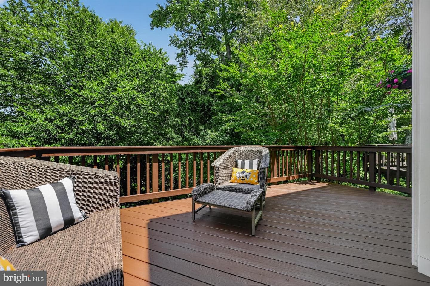 144 Riverton Place photo 16