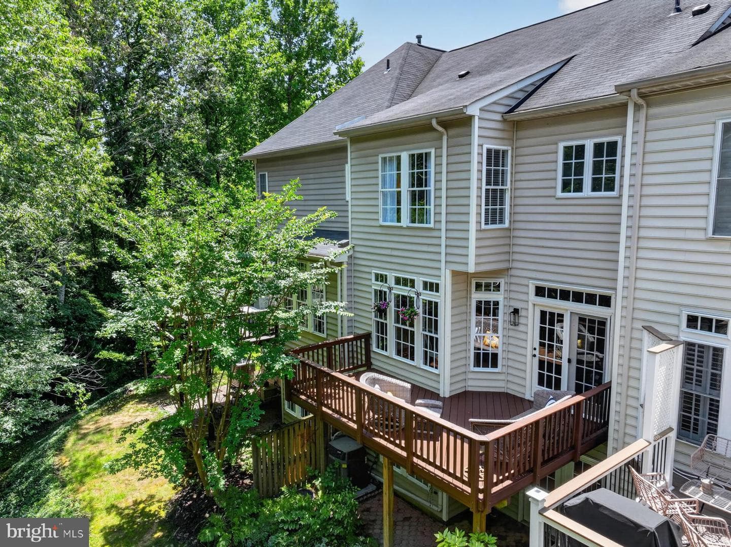 144 Riverton Place photo 17