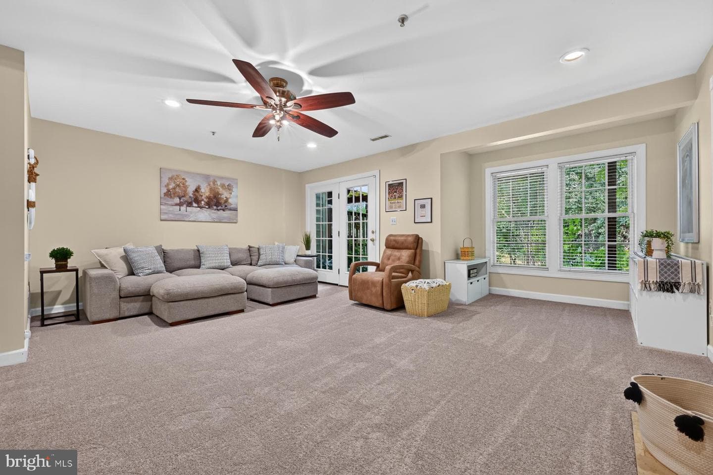 144 Riverton Place photo 31