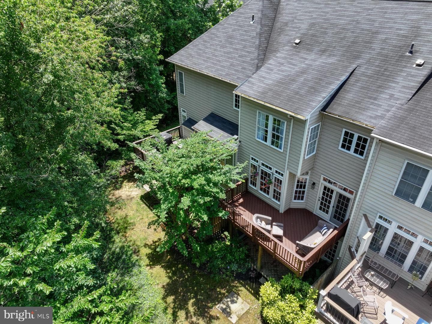 144 Riverton Place photo 38