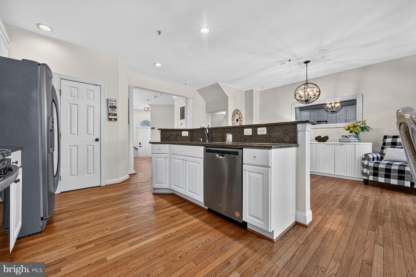 144 Riverton Place photo 6