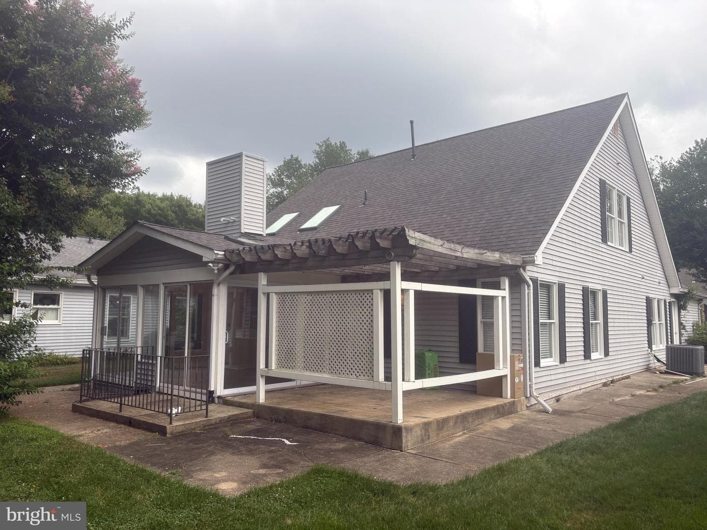 708 Sydney Terrace photo 41