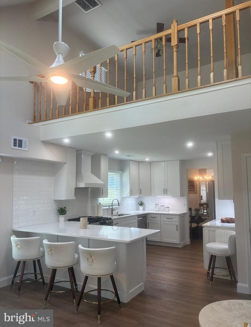 708 Sydney Terrace photo 7