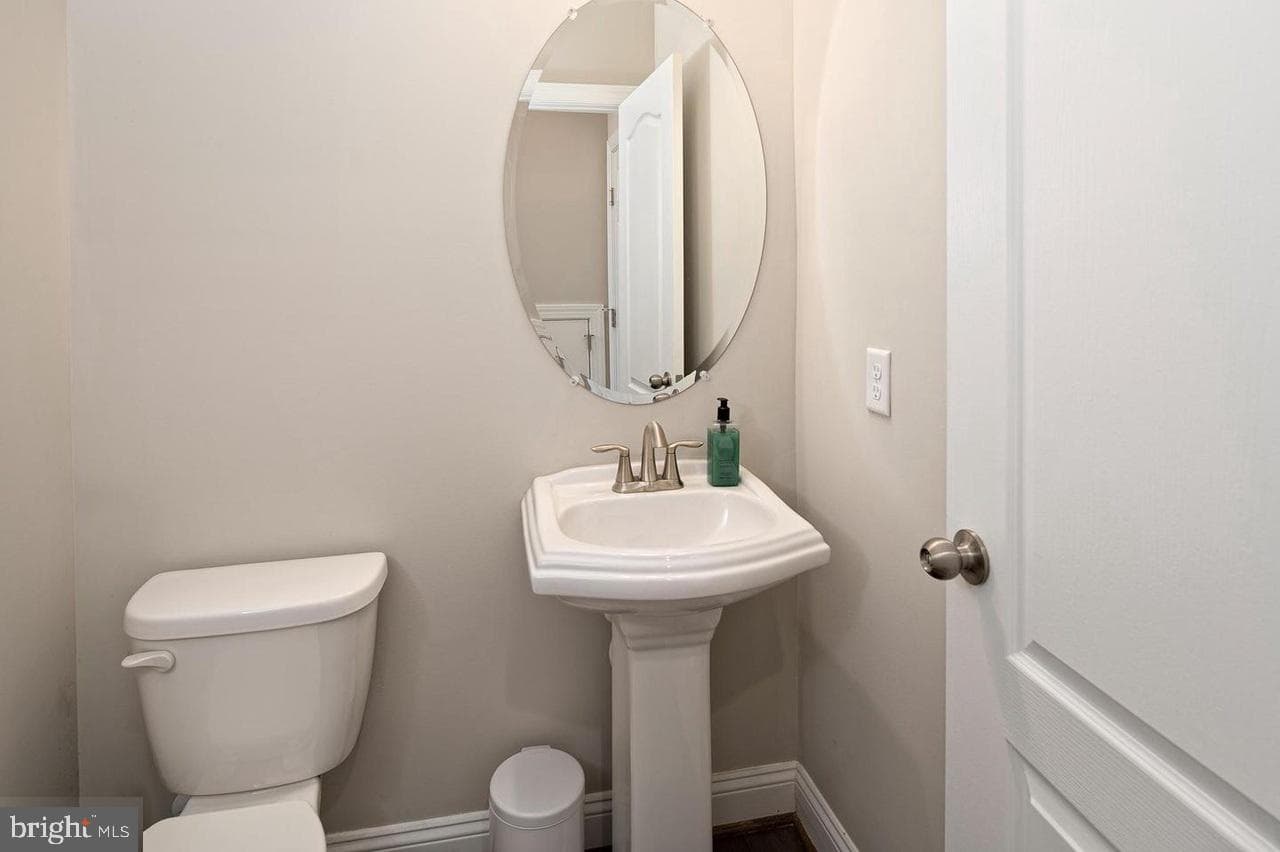 602 James Walker Place photo 12