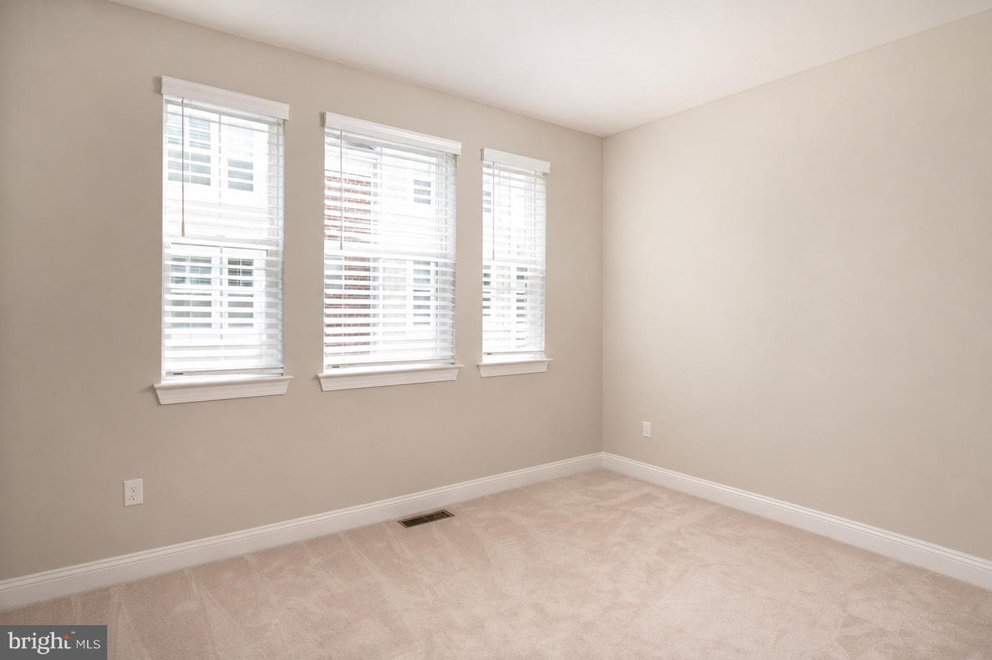 602 James Walker Place photo 32