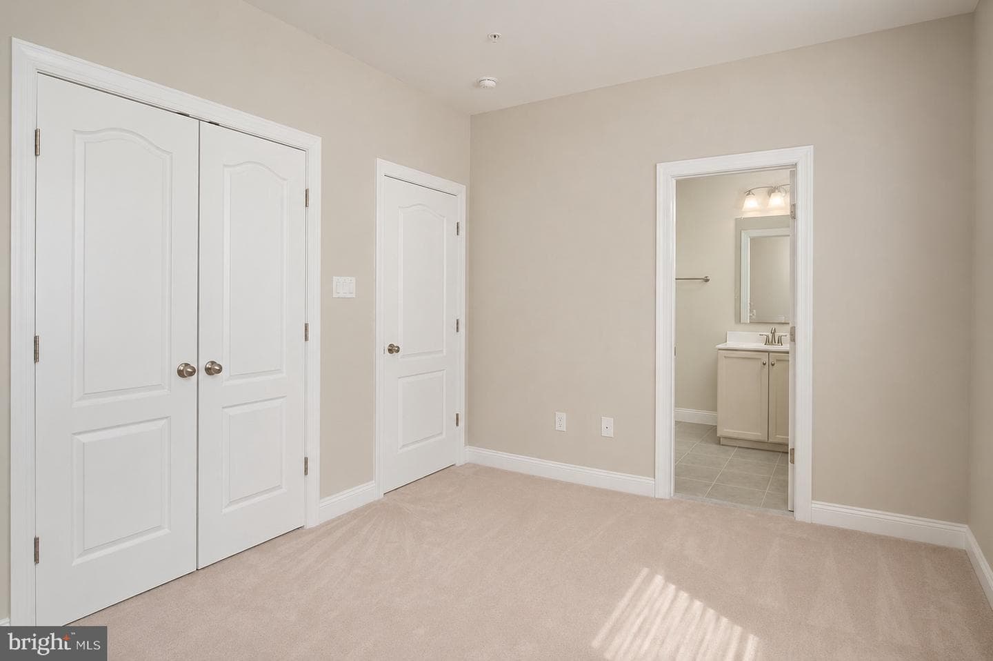 602 James Walker Place photo 33