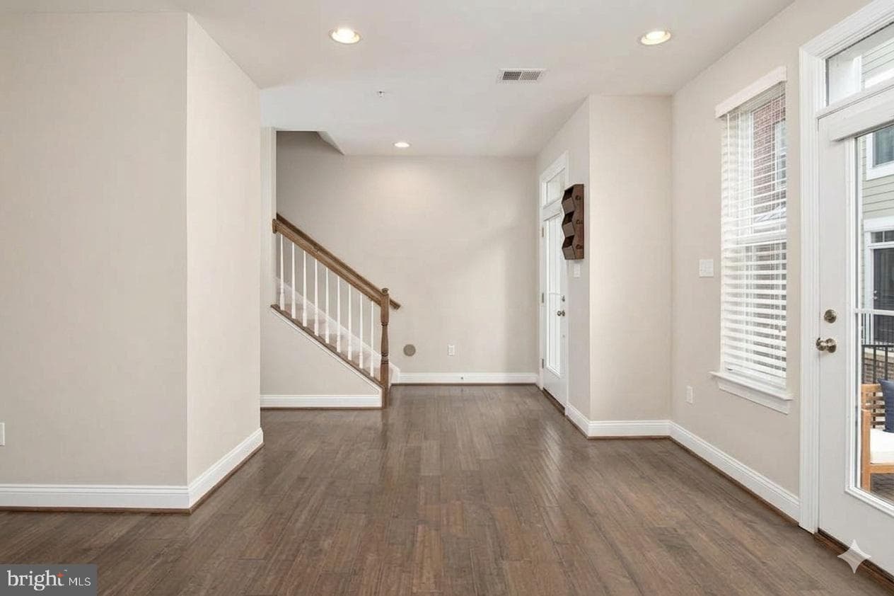602 James Walker Place photo 9