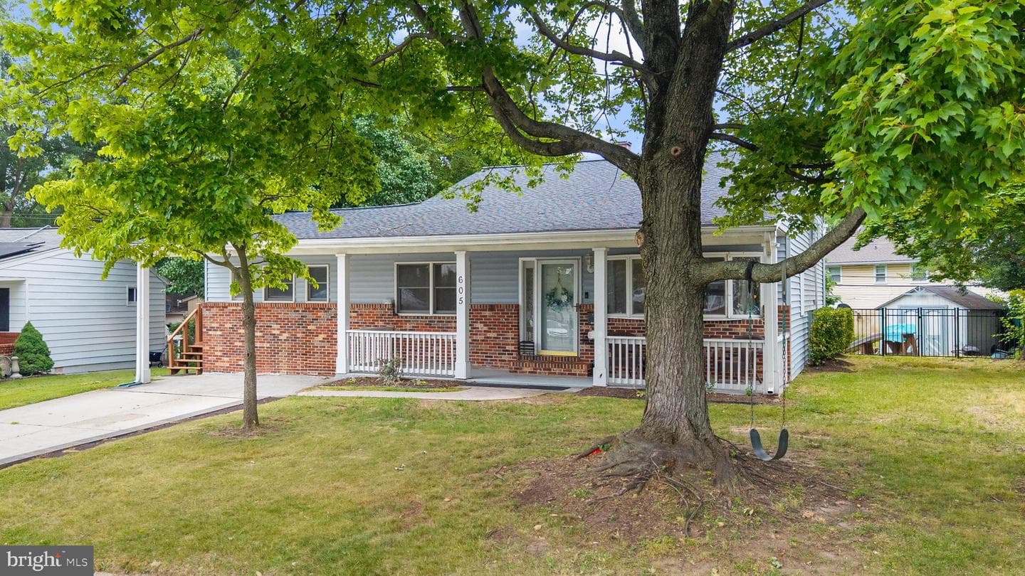 605 Carolyn Road photo 5