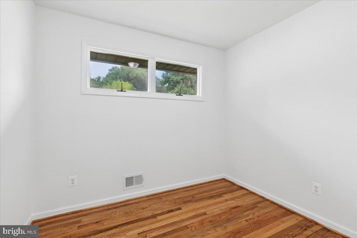 105 Chalmers Avenue photo 23
