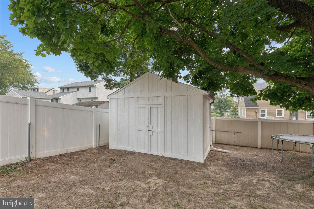 105 Chalmers Avenue photo 43