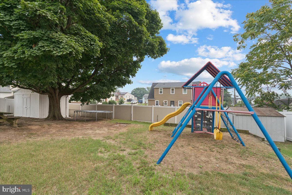 105 Chalmers Avenue photo 48