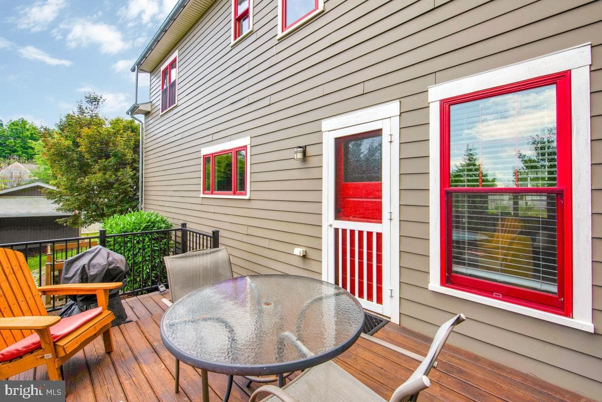 219 Lockwood Court photo 32