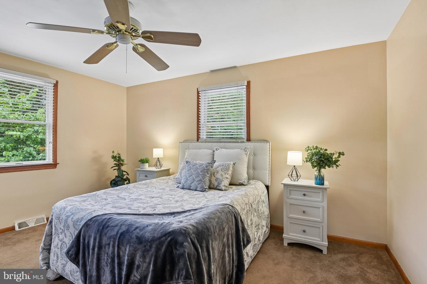 878 Oakdale Cir photo 16
