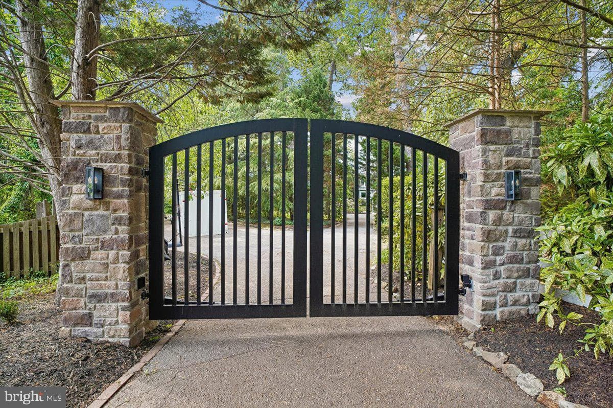 300 Magothy Bridge Road photo 3